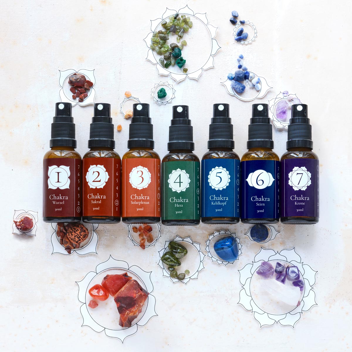 Vorteils‑Set Chakren‑Sprays 1–7 – sieben 50 ml Braunglas‑Raumsprays mit ätherischen Ölmischungen passend zu den sieben Chakren (Wurzel bis Krone), zur energetischen Unterstützung und Harmonisierung; im Vorteils-Set