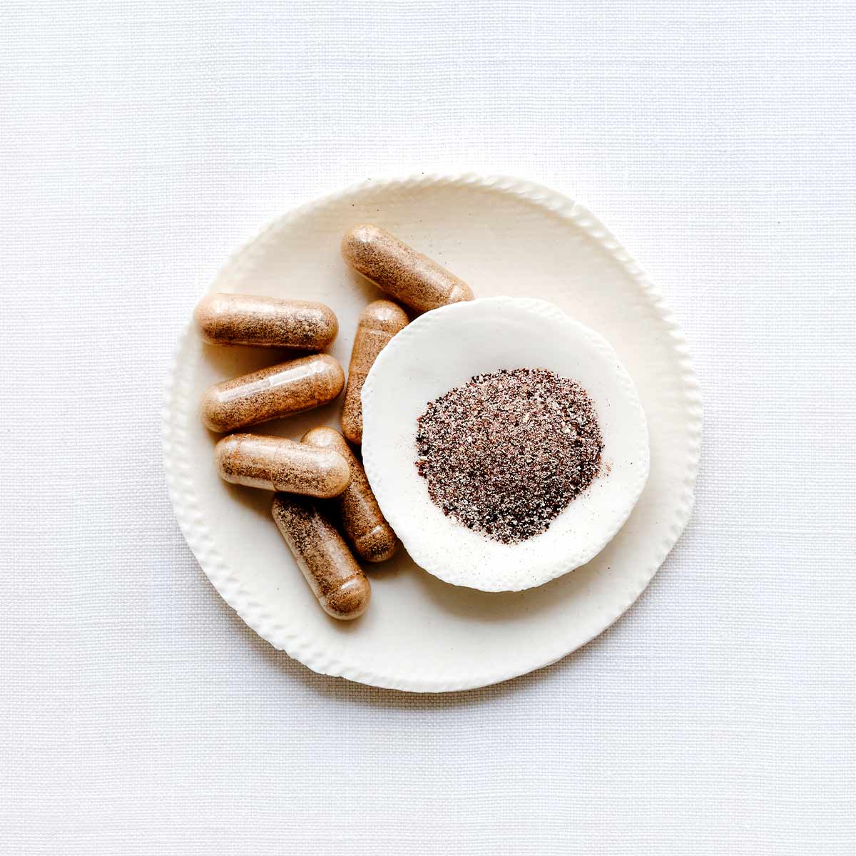 Fundamentum Cistus Kapseln – 60 Stück zur Unterstützung des Immunsystems, insbesondere bei Erkältungen; enthalten Cistus-Extrakt (200 mg pro Kapsel), Vitamin C (112,5 mg) und Zink (6,6 mg); vegan, frei von Laktose, Gluten, Farbstoffen und Gelatine; im Braunglasfläschchen mit Schraubverschluss