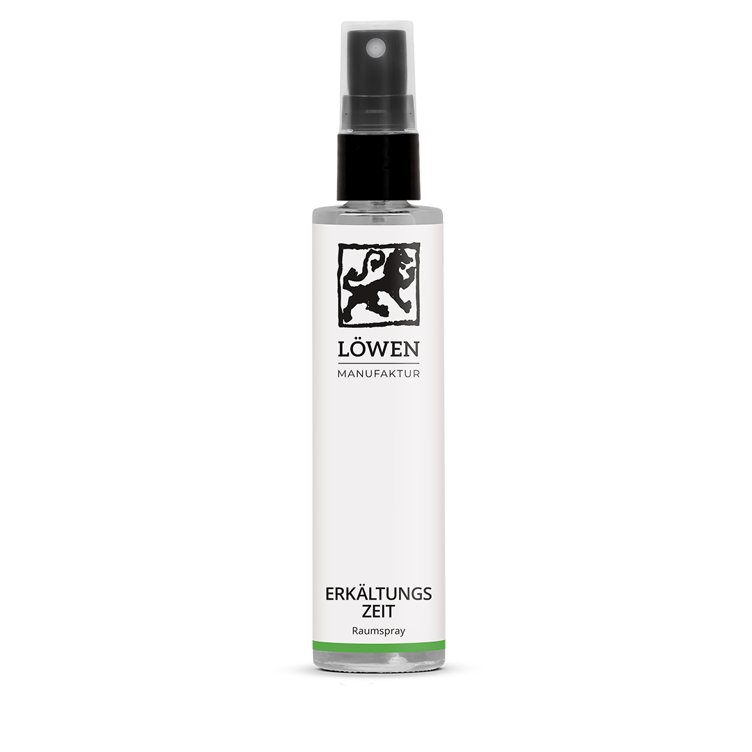 Erkältungszeit Raumspray in transparenter Sprühflasche, freigestellt auf weißem Hintergrund als Produktabbildung.