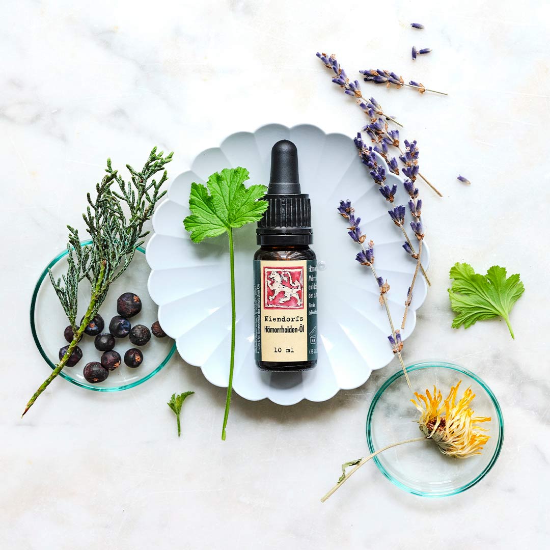Niendorfs Hämorrhoiden-Öl – 10 ml ätherische Öl-Mischung mit Lavendel, Rosengeranie, Wacholderbeere, Zypresse und Teebaumöl zur Linderung von Juckreiz und Förderung der Hautregeneration im Analbereich, im Braunglasfläschchen mit Pipette