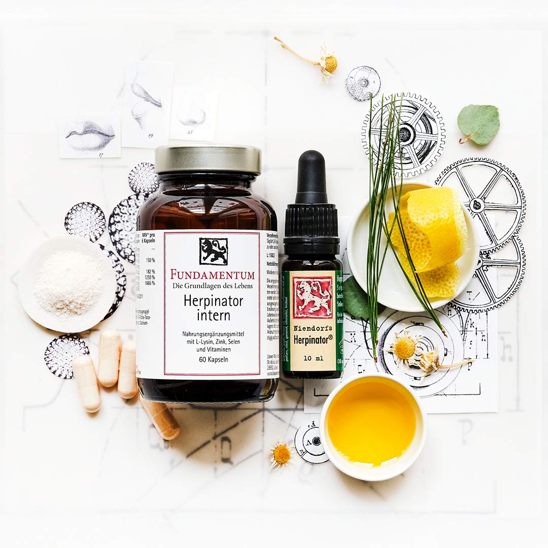 Vorteils‑Set Herpinator – enthält Niendorfs Herpinator® Öl (10 ml im Braunglasfläschchen mit Pipette) und 60 Herpinator intern Kapseln mit L‑Lysin, Vitamin C & E, Zink und Selen zur inneren und äußeren Unterstützung bei Herpes; 100 % natürlich und vegan