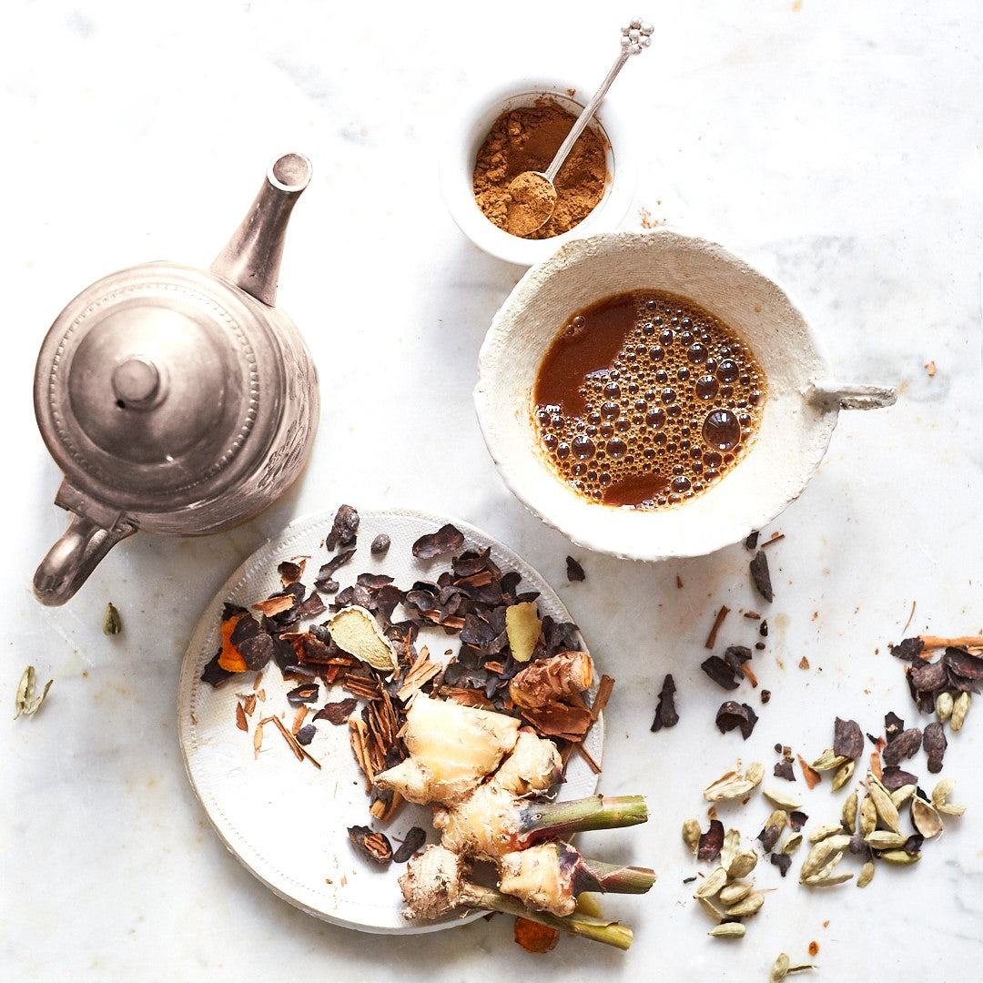 Ayurvedisches Kaffeegewürz – 70 g fein abgestimmte Gewürzmischung aus Ceylon-Zimt, Kakaoschalen, Kardamom, Ingwer, Kurkuma und Nelke zur Verfeinerung von Kaffee und zur Neutralisierung von Säure; 100 % natürlich, vegan und von Apothekern entwickelt